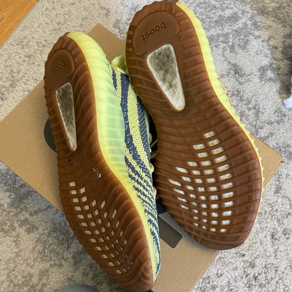 Yeezy Boost 350 V2 Frozen Yellow - Picture 3 of 5